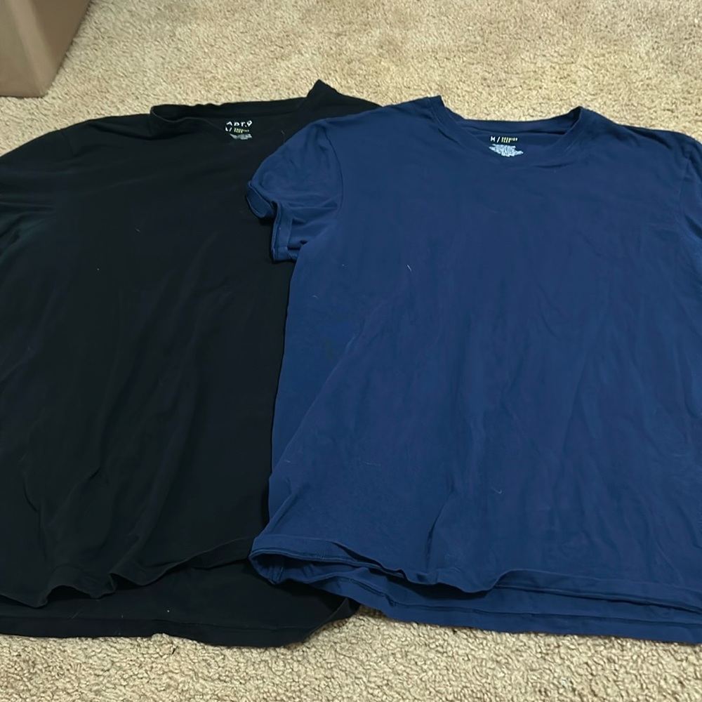 apt 9 men’s blue and black m/l v neck tees